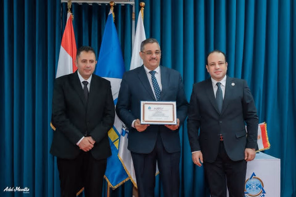 معالي محافظ دمياط خلال زيارته للمعهد